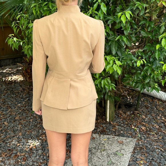 EUC 1990’s Vintage BeBe 2 piece Suit. Beautiful camel color.Size 6/8 - Picture 2 of 16